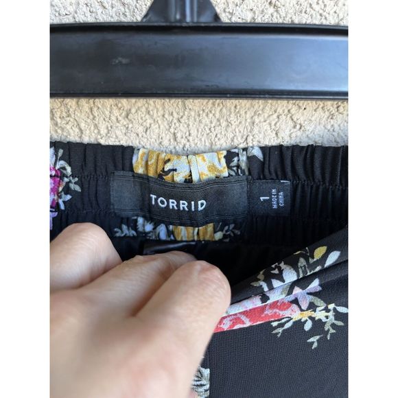 Torrid floral chiffon pants - size 1X - multicolored - Picture 9 of 11